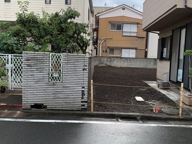 横浜市鶴見区仲通の木造2階建て家屋解体工事・残置物撤去処分後の様子です。